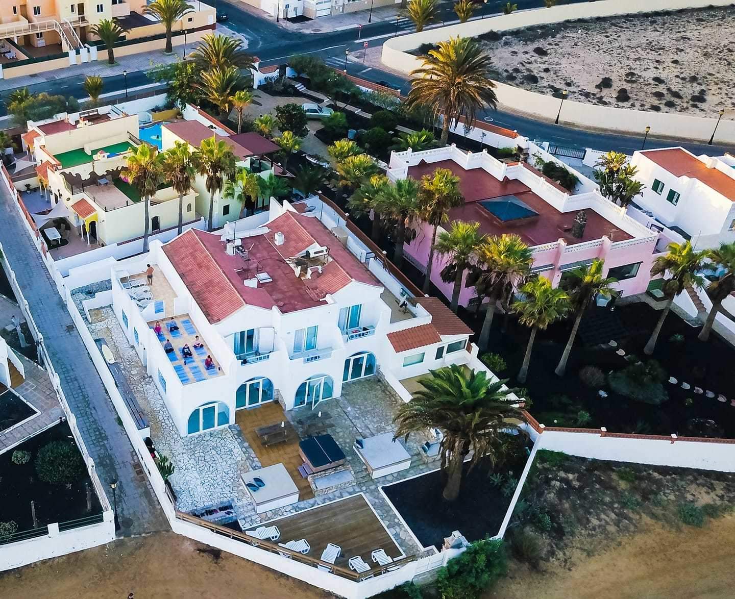 https://www.surfholidays.com/accommodation/canary-islands/fuerteventura/wave-rider-surf-villa